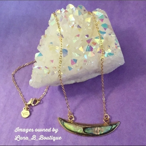 ✨🆕14k Abalone Shell Crescent Pendant Necklace✨ - Picture 5 of 8